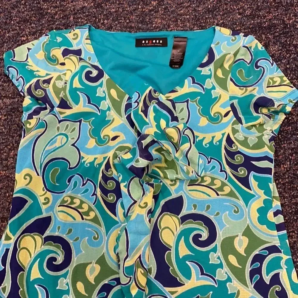 Axcess Multi colored lined top sz. M